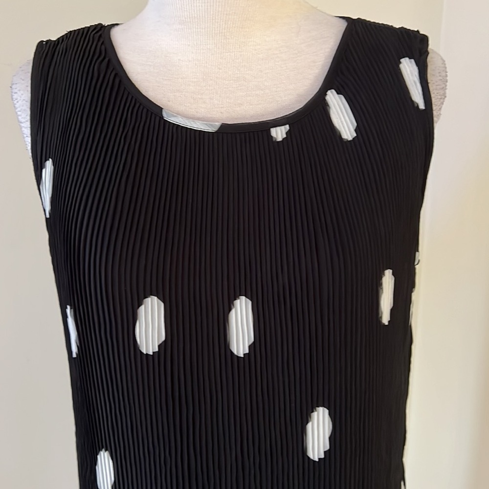 New! DKNY SZ 12, black with white dots accordion dress.. - Picture 2 of 8